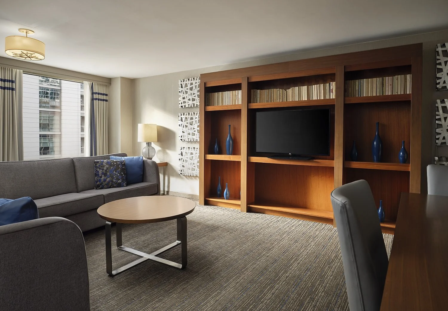 EMBASSY SUITES CHICAGO room 1704 presidential suite living room v2.JPG