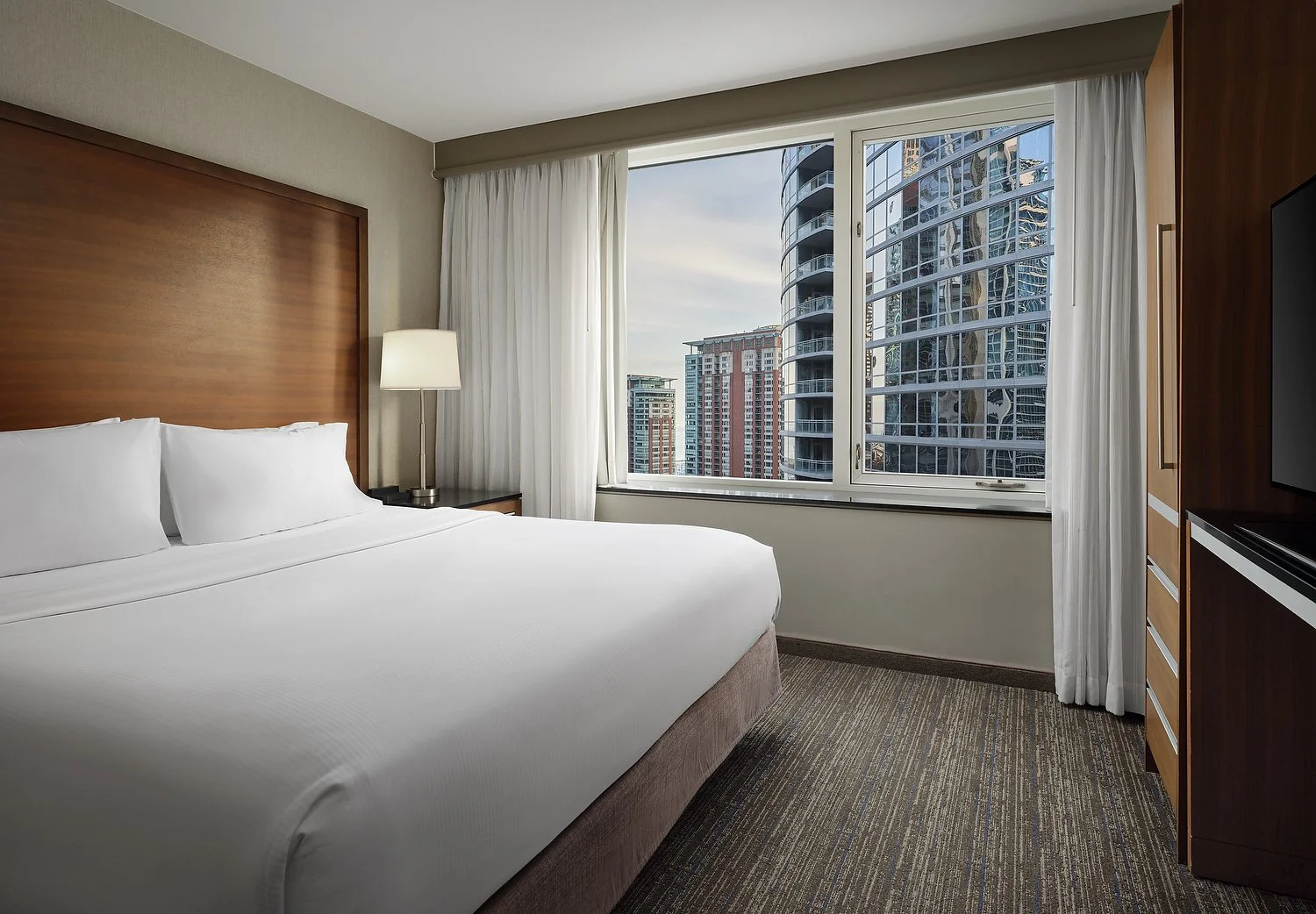 EMBASSY SUITES CHICAGO room 1737 LAKE view king 1a.JPG