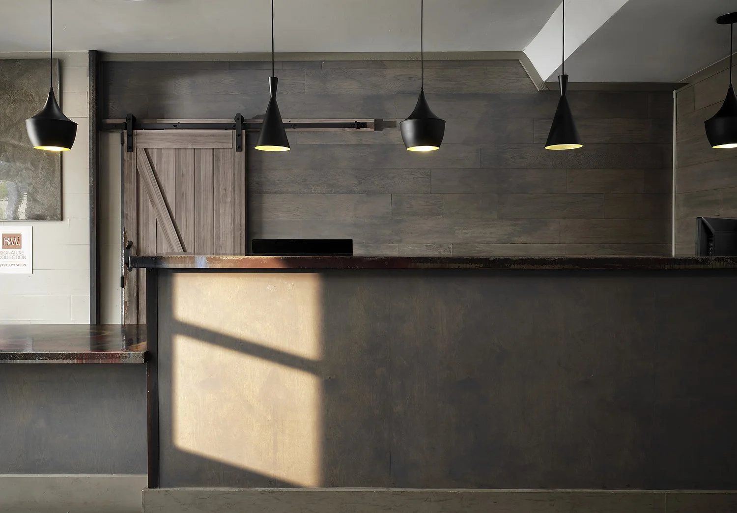 PHOENIX BW front desk.JPG