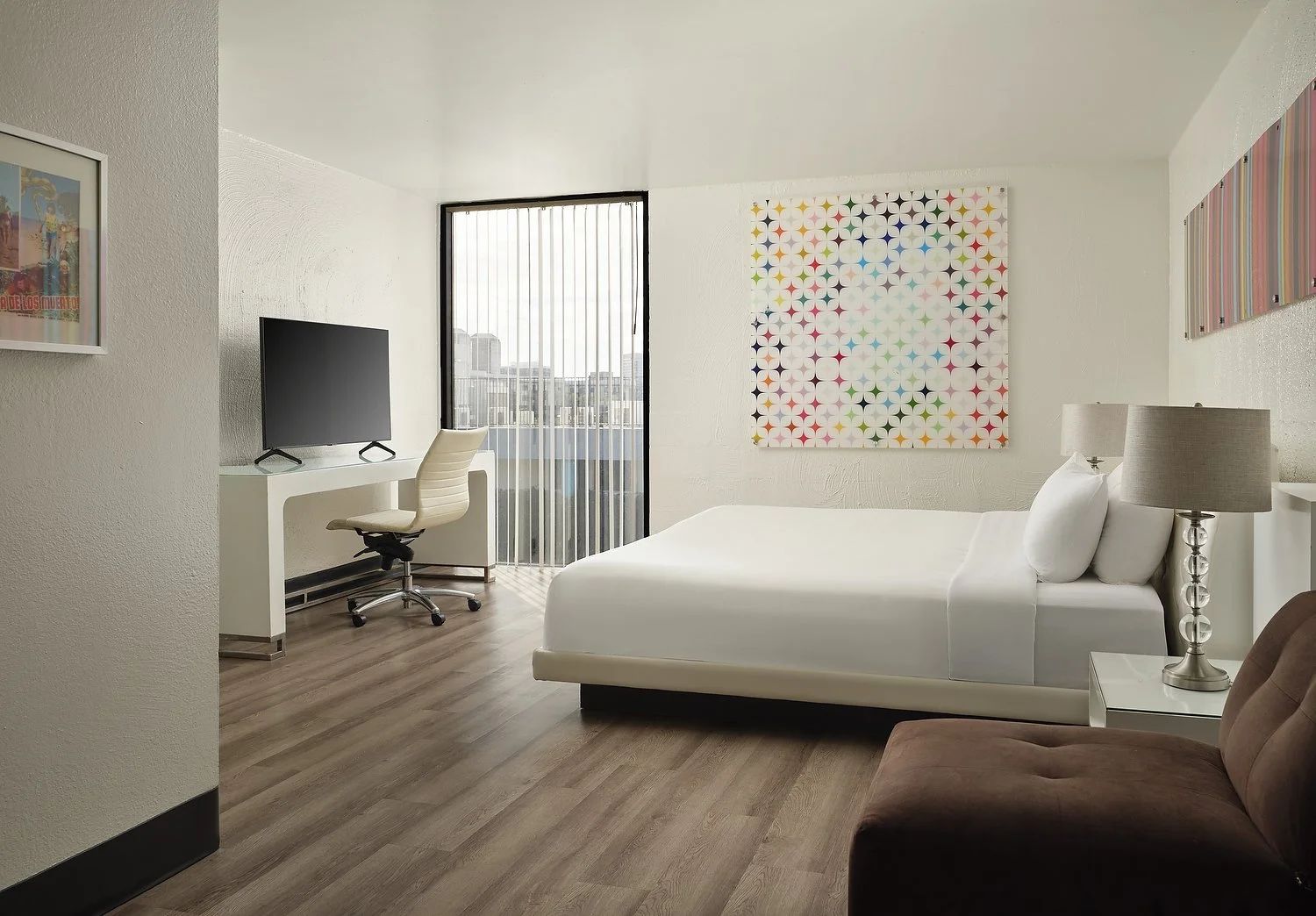 Phoenix clarendon room 423 king pool view 1.JPG