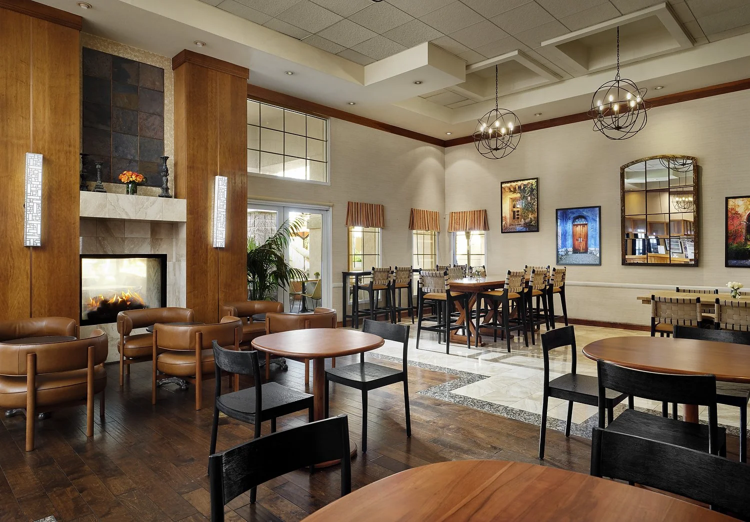 PHOENIX SONESTA hearth room.JPG