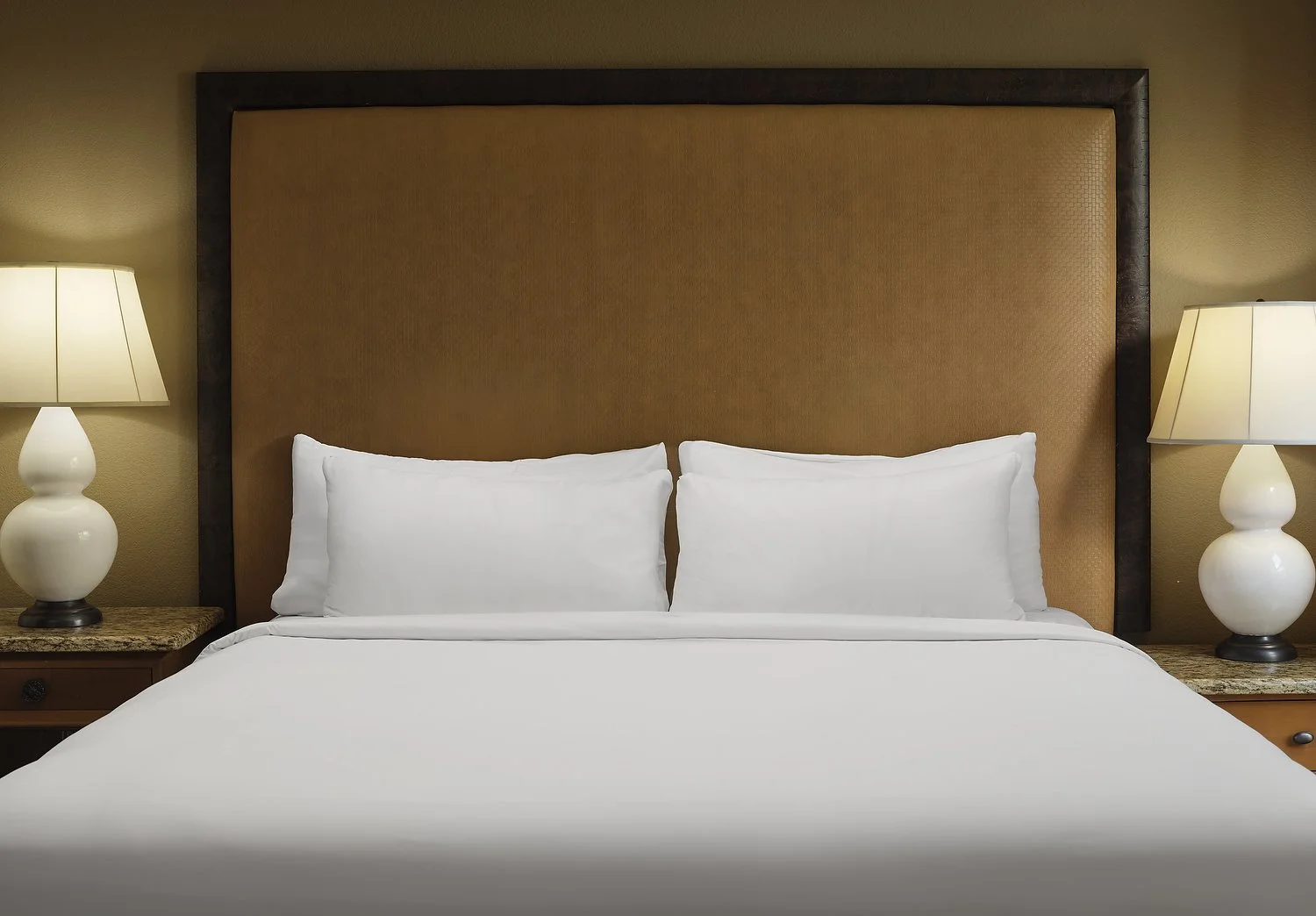 PHOENIX SONESTA room 125 king headboard.JPG