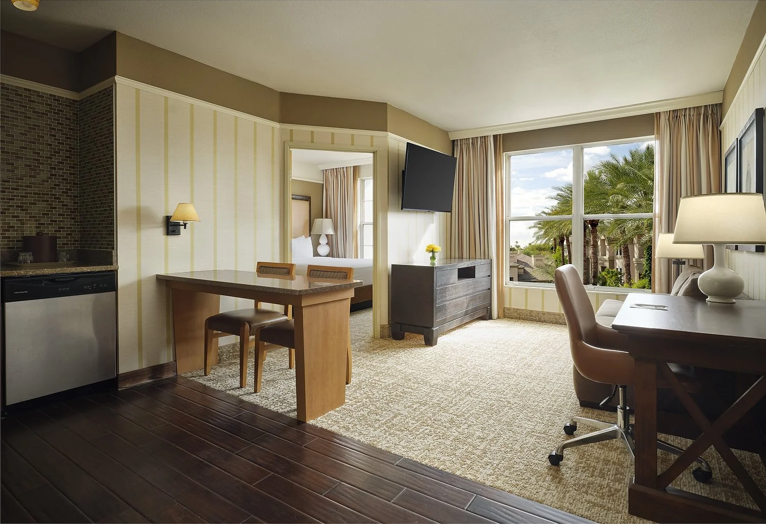 PHOENIX SONESTA room 308 1 bedroom king courtyard view v3.JPG