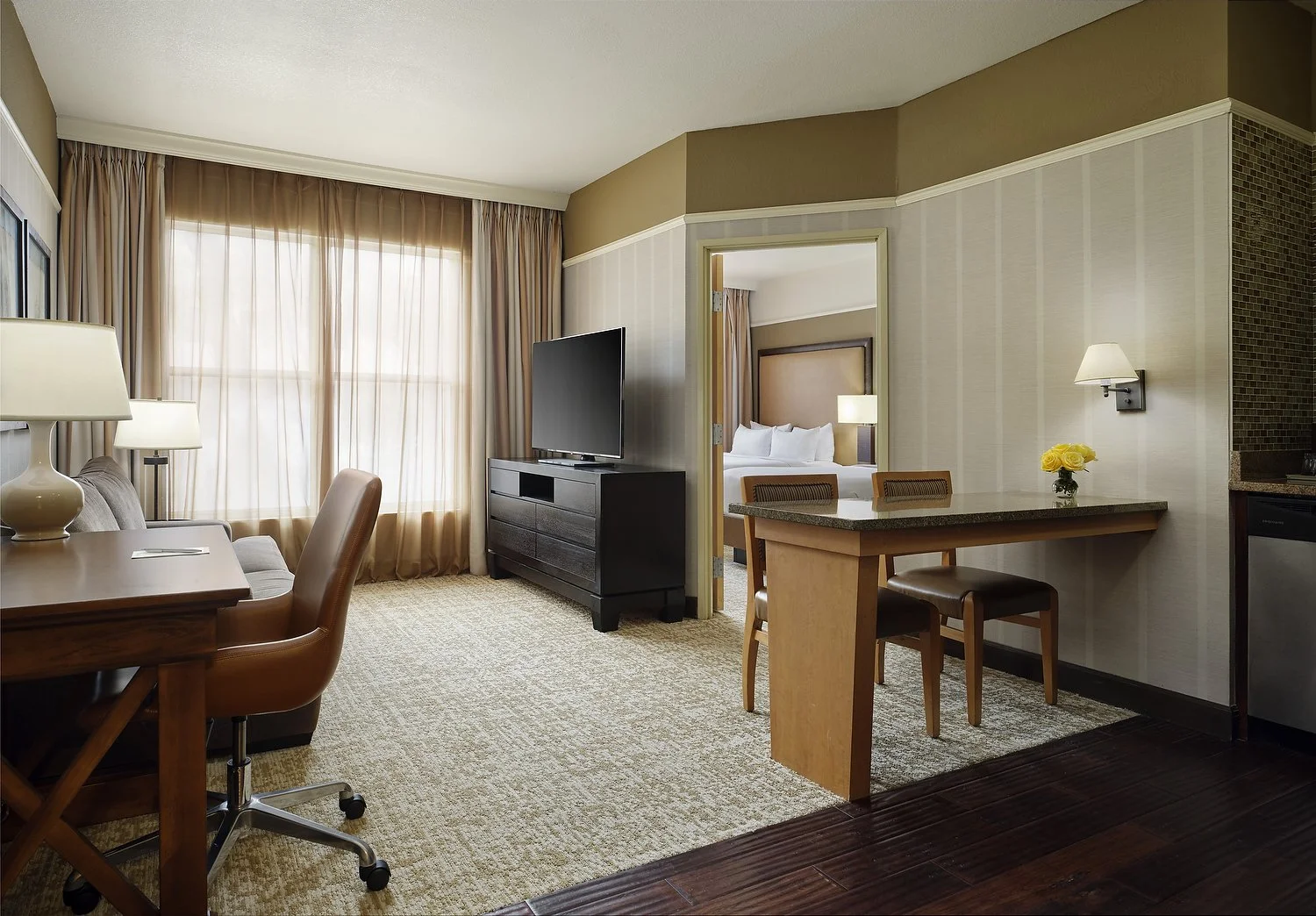 PHOENIX SONESTA room 119 2 queen v2.JPG