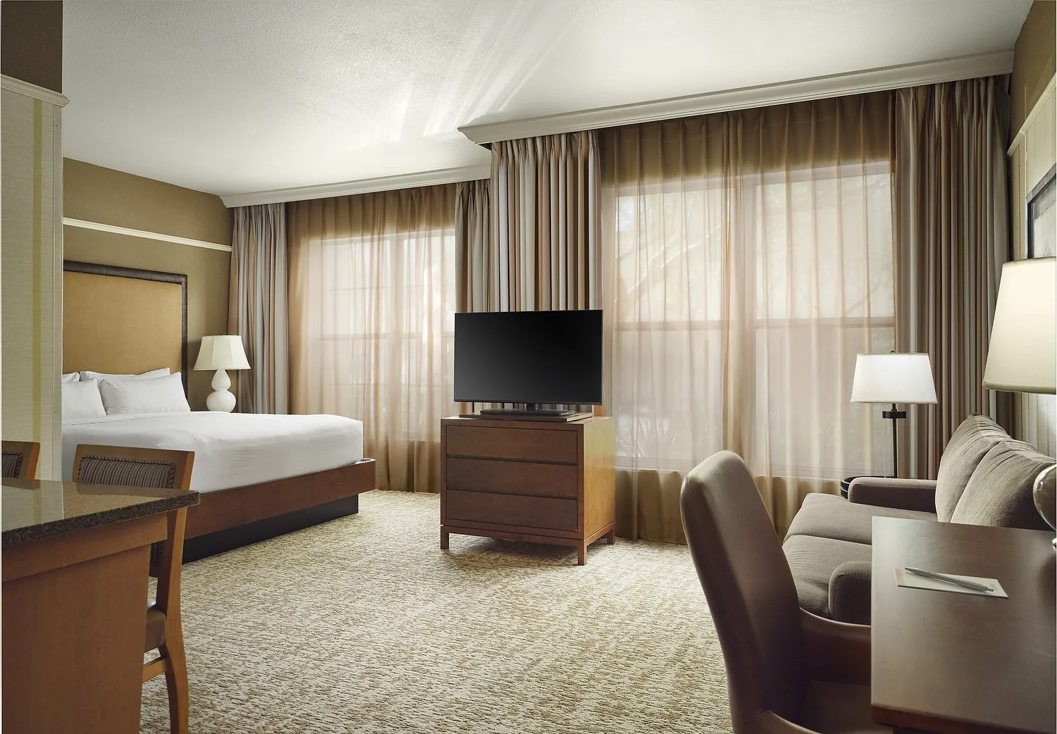 PHOENIX SONESTA room 125 king v2.JPG