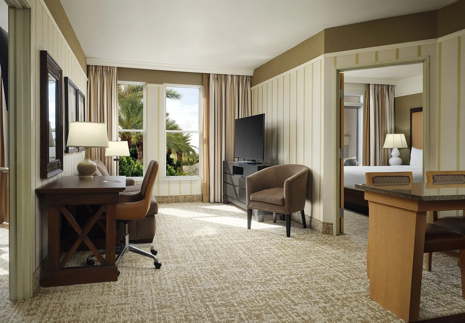 PHOENIX SONESTA room 336 2 bedroom king courtyard view.JPG