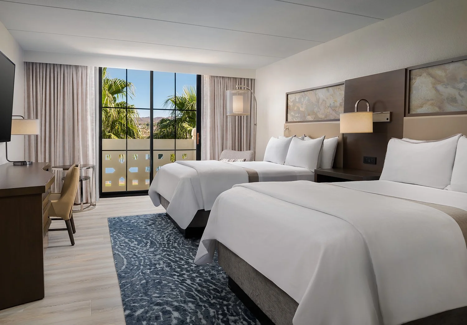 WH_LASWI_rm7141_ 2_Dbl_Lake_view.JPG