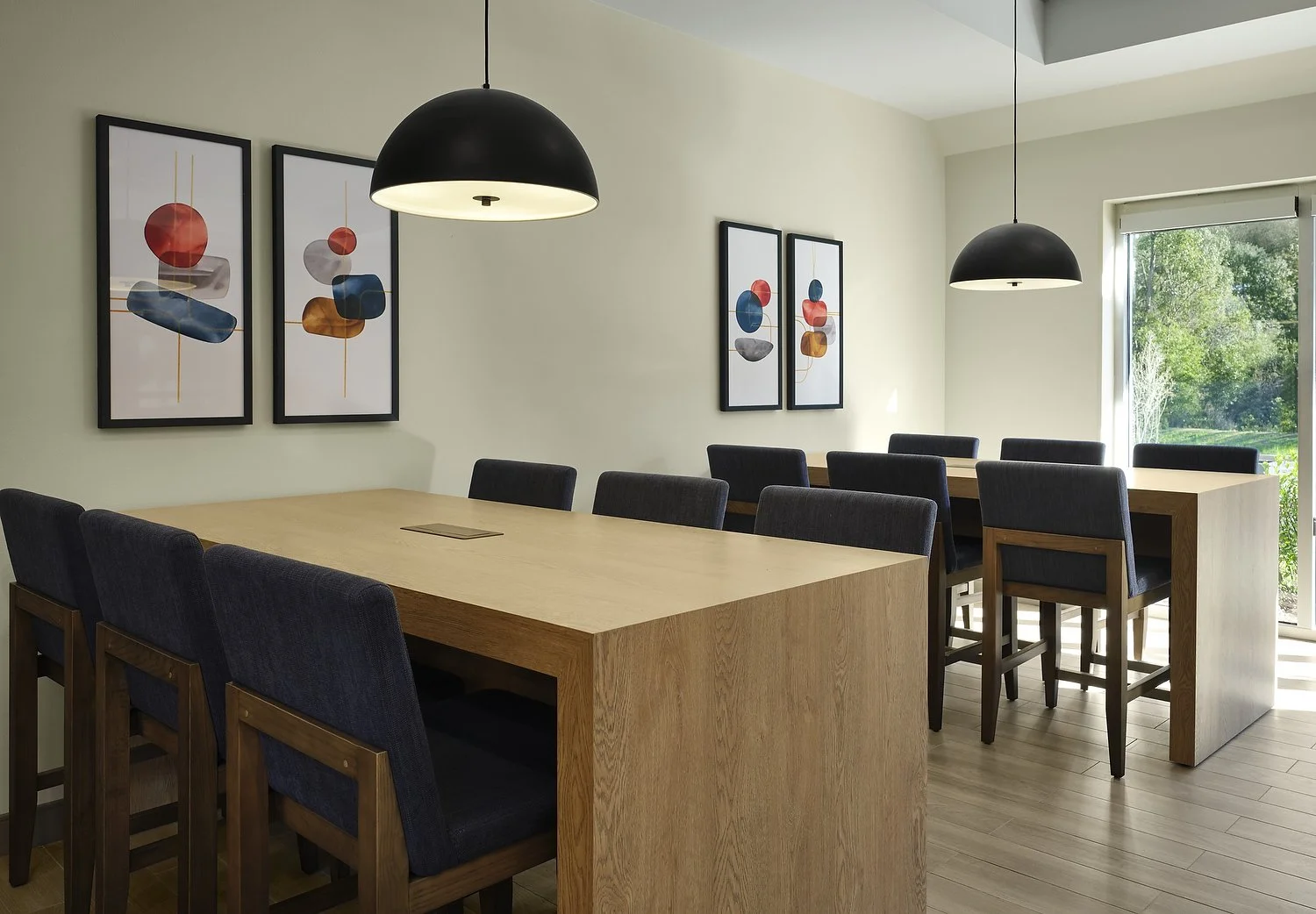 Mobile Candlewood Suites dining area.JPG