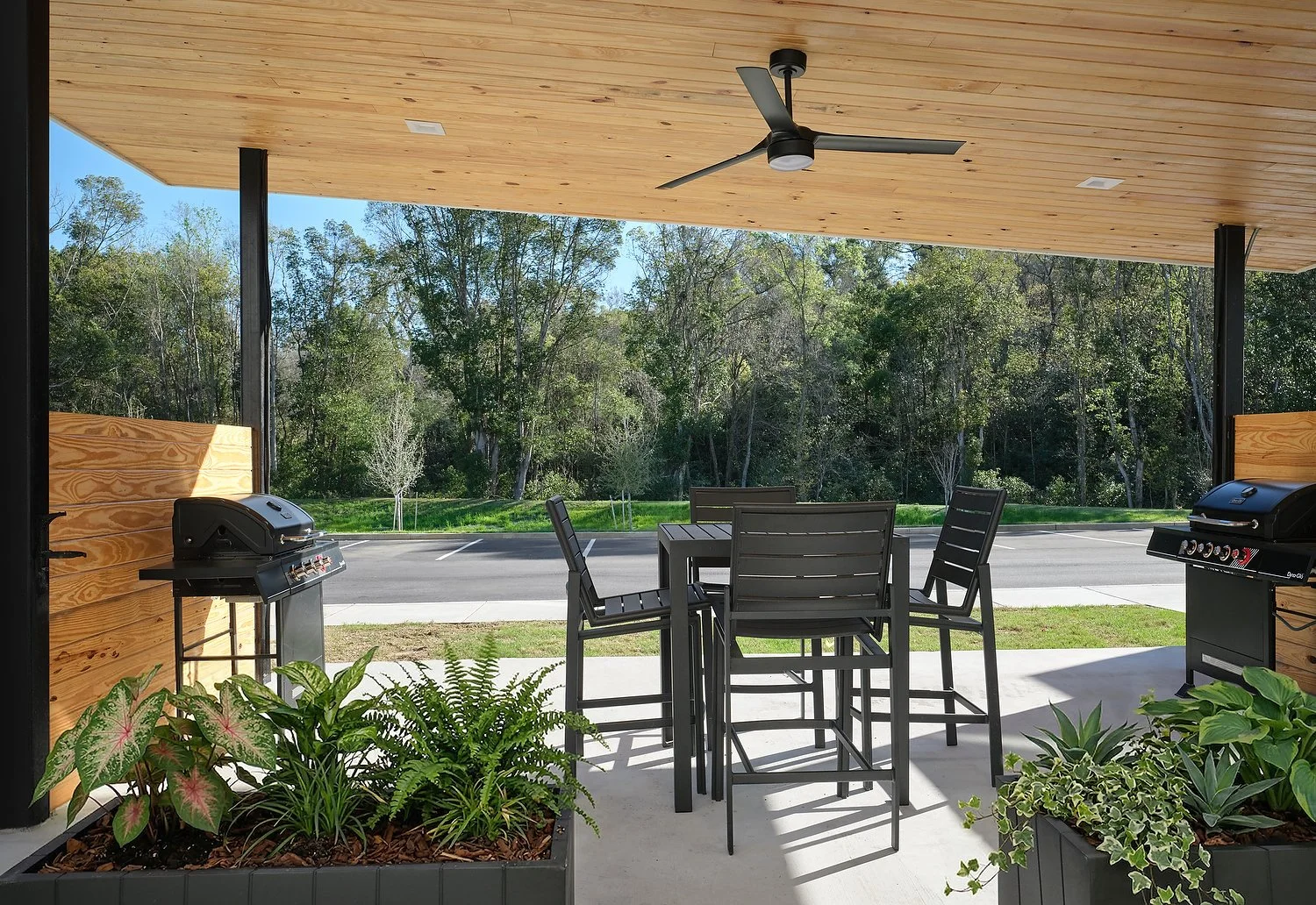 Mobile Candlewood Suites patio bbq.JPG