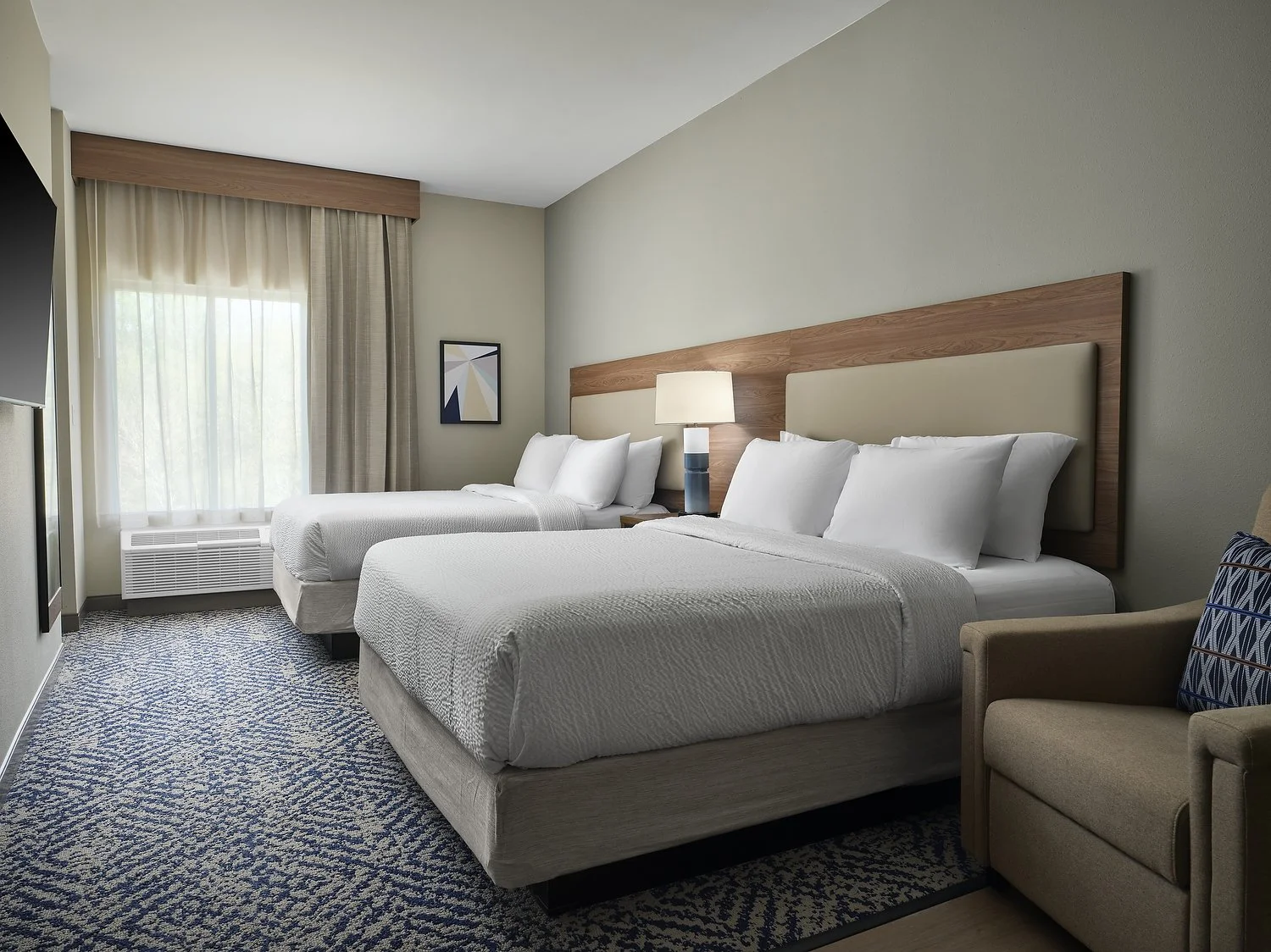 mobile candlewood room  425 2 queen v2.JPG