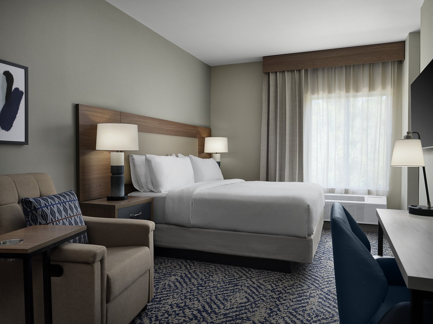 mobile candlewood room 315 king.JPG