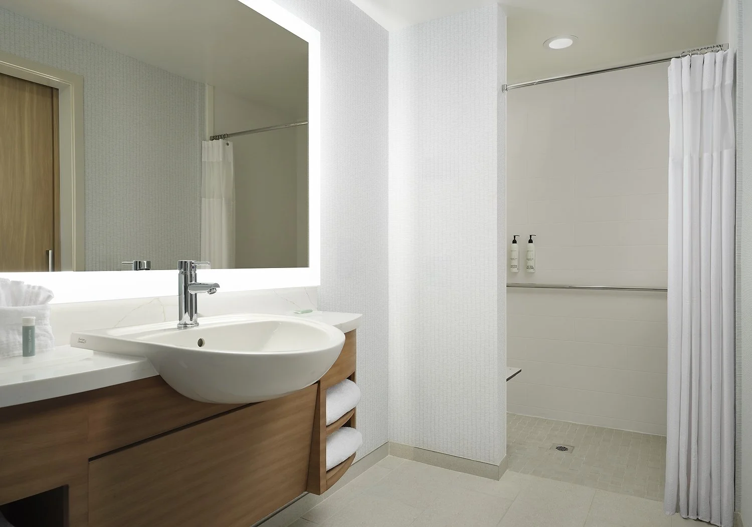SHS_SBAVO_room_107_ADA_BATH_roll-in.JPG