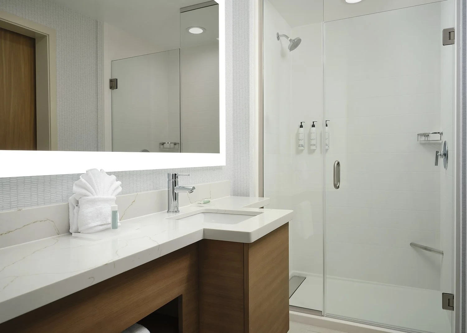 SHS_SBAVO_room_315_king_bath.JPG