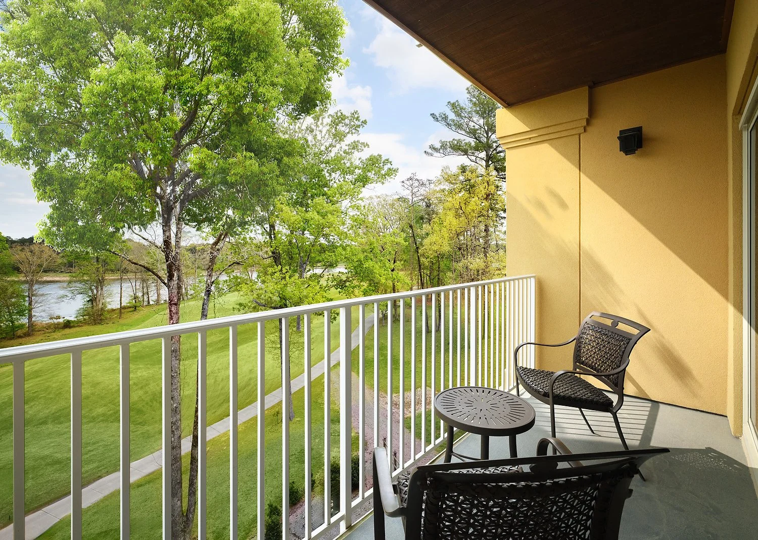 rm300 2 queen balcony (Edited).JPG