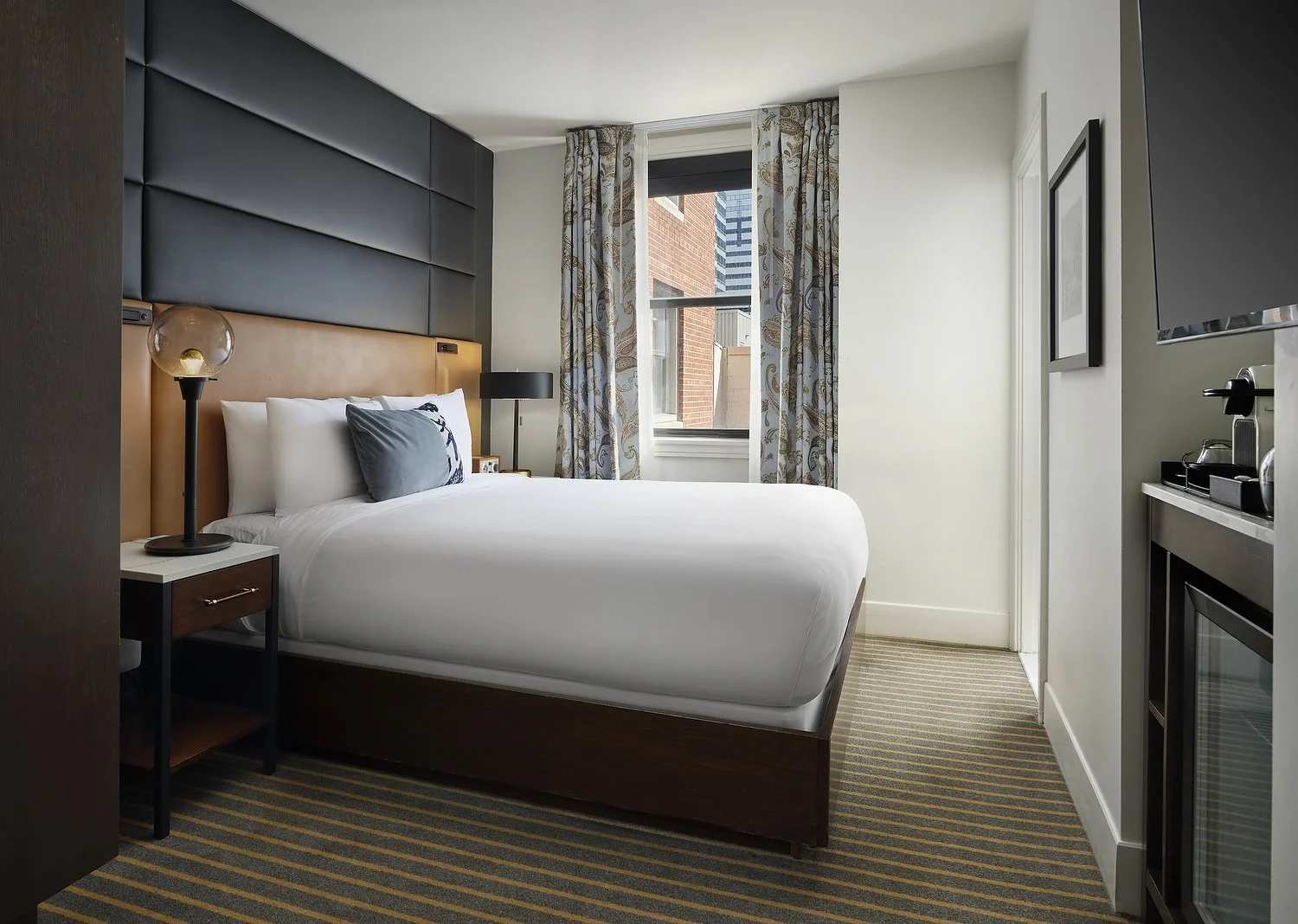 HOTEL THEODORE room 1010 standard room 1.JPG