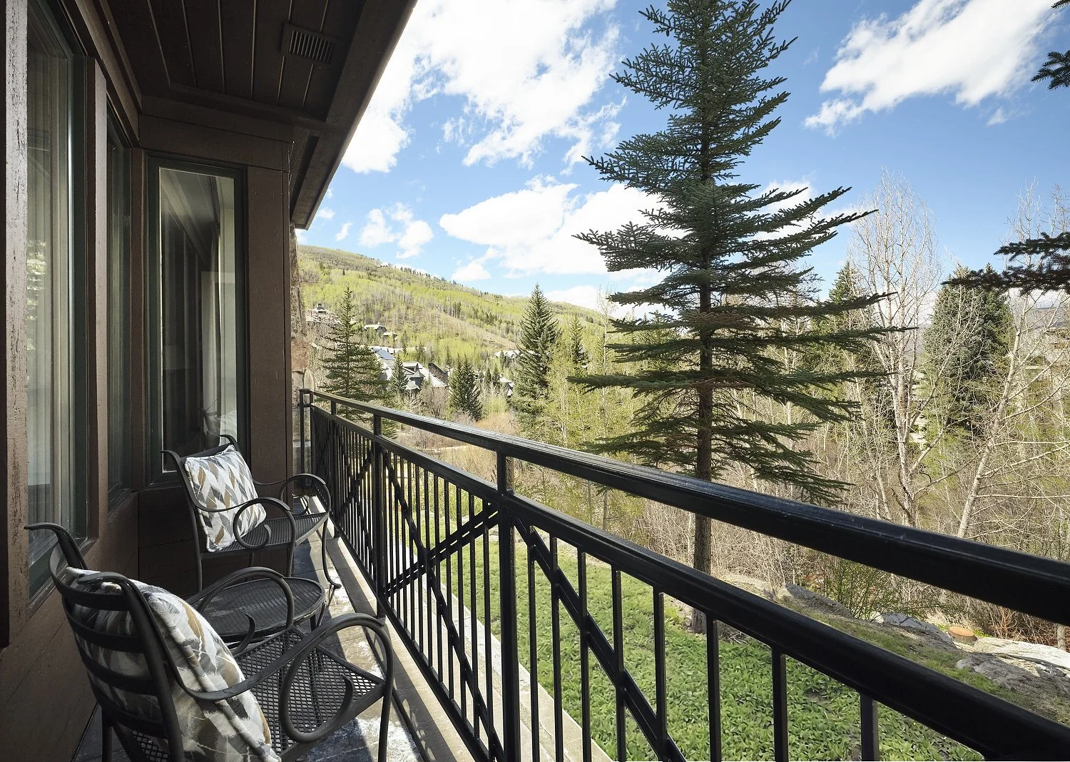 Beaver Creek Mountain lodge rm136 2 bdrm villa patio.JPG