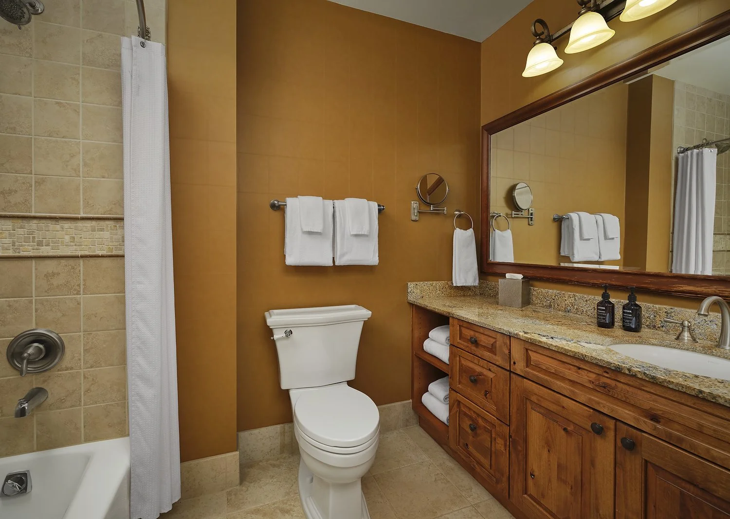 Beaver Creek Mountain lodge rm438 3bdrm villa 2nd bath.JPG