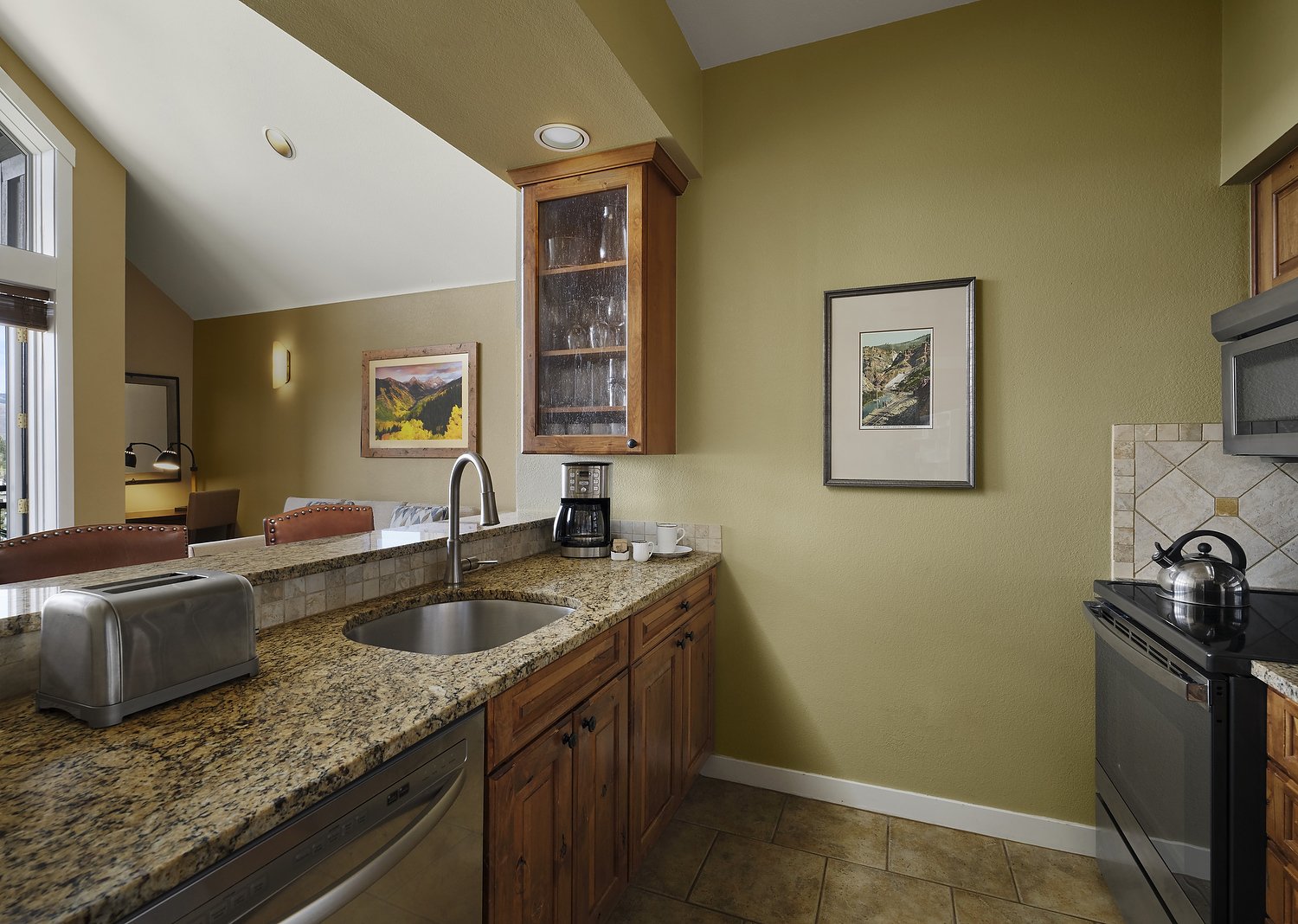Beaver Creek Mountain lodge rm438 3bdrm villa kitchen.JPG