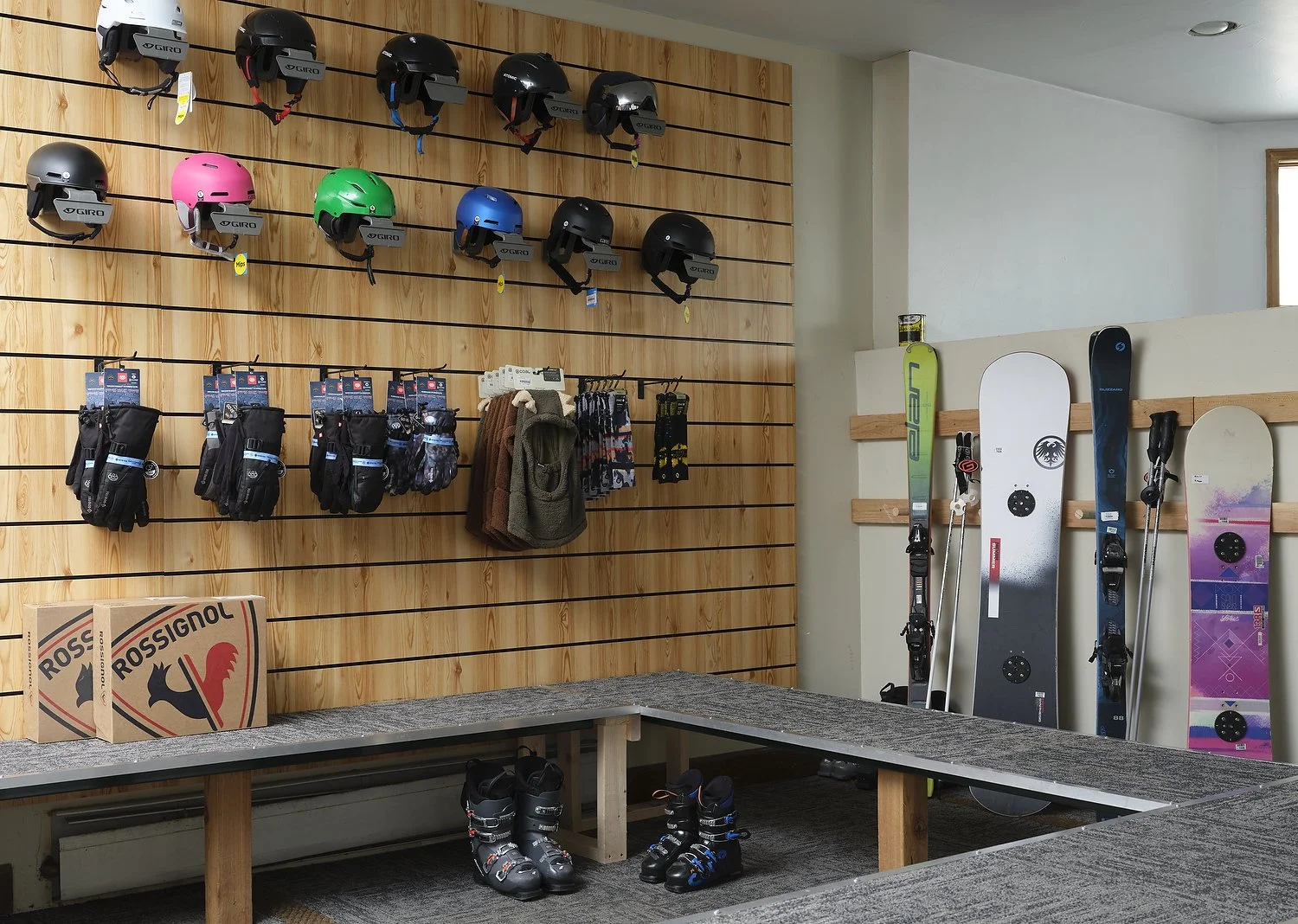 Beaver Creek Mountain lodge ski valet.JPG