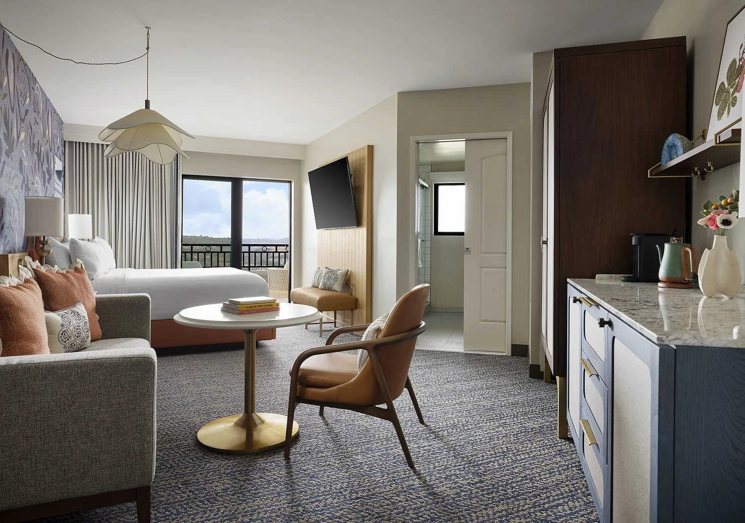 HOTEL SOLEA room 6312 premium king 3 v2.JPG
