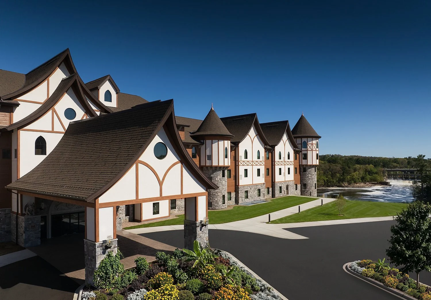Dellshire exterior day entrance 1.JPG