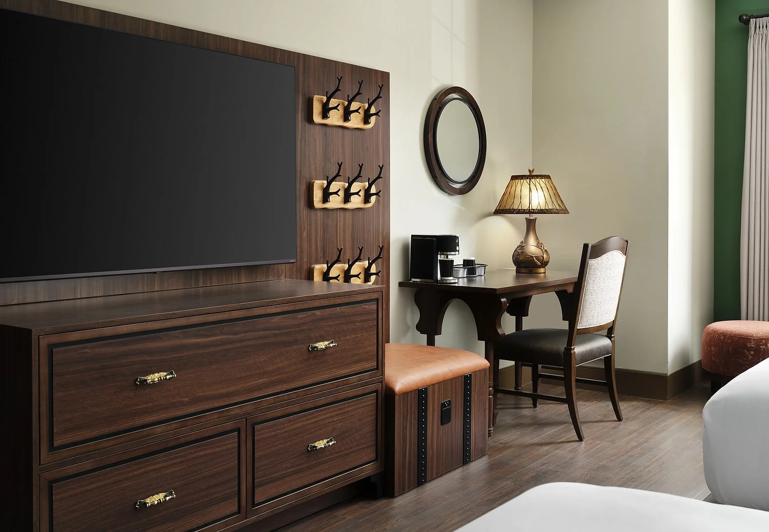 Dellshire room 3213 2 queen TV desk area on.JPG