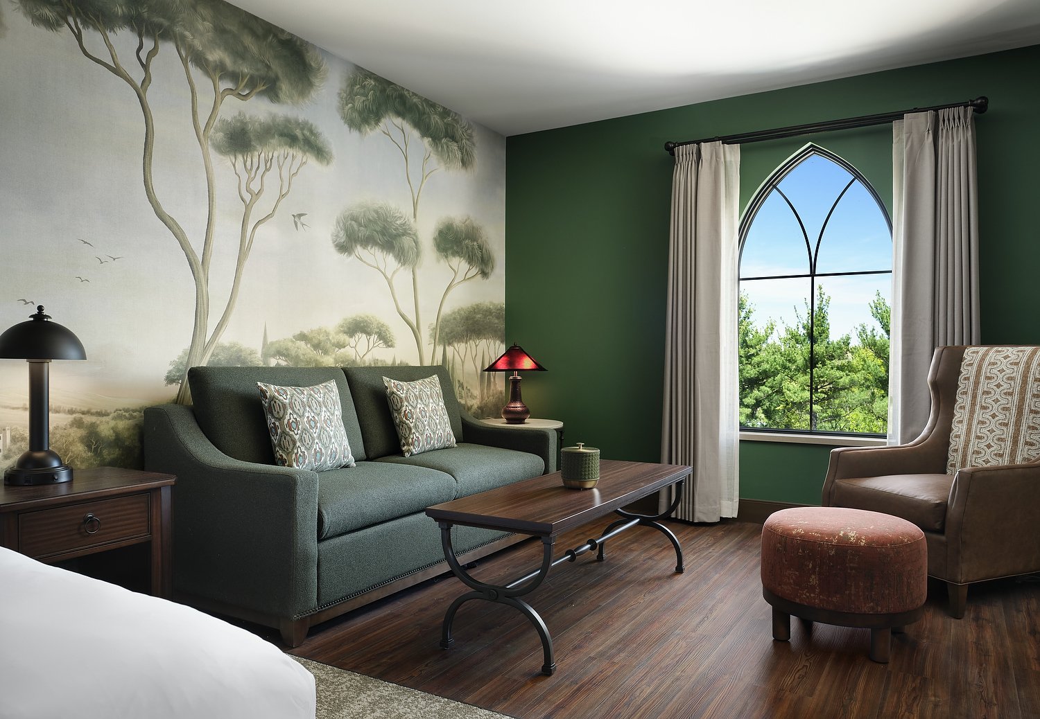 Dellshire room 4150 king living.JPG