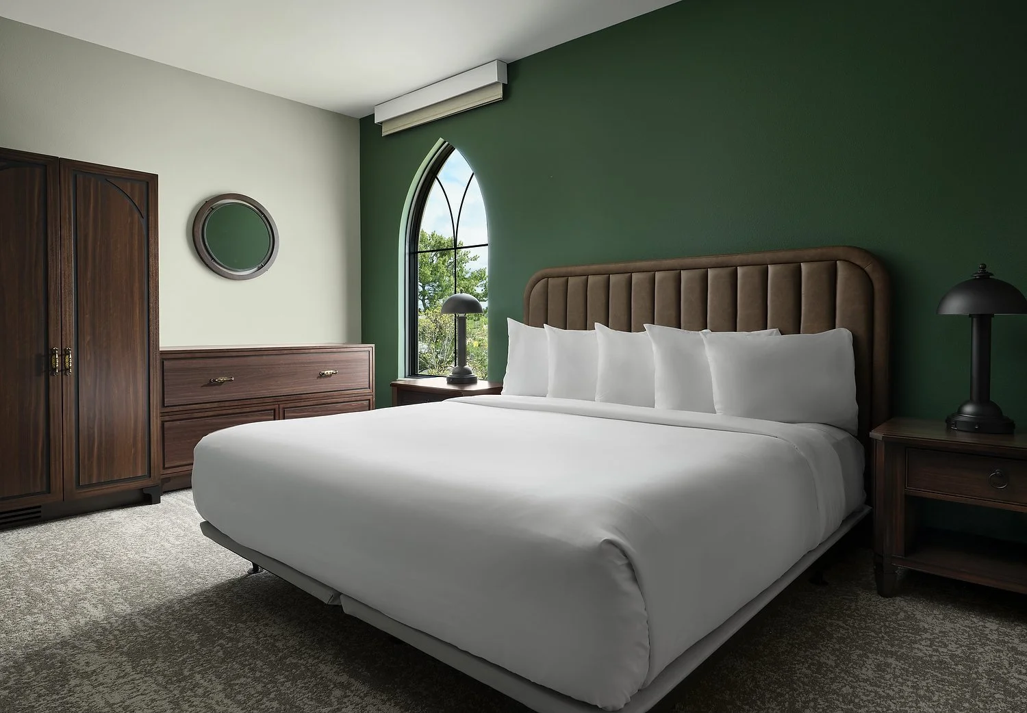 Dellshire room 4217 queens quarters bedroom.JPG