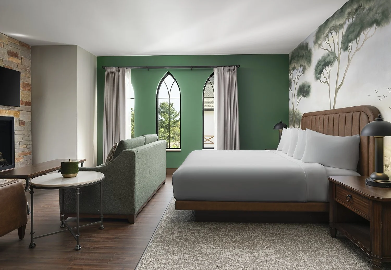 wisconsin Dellshire - Room 4300 - King Fireplace_V2.JPG