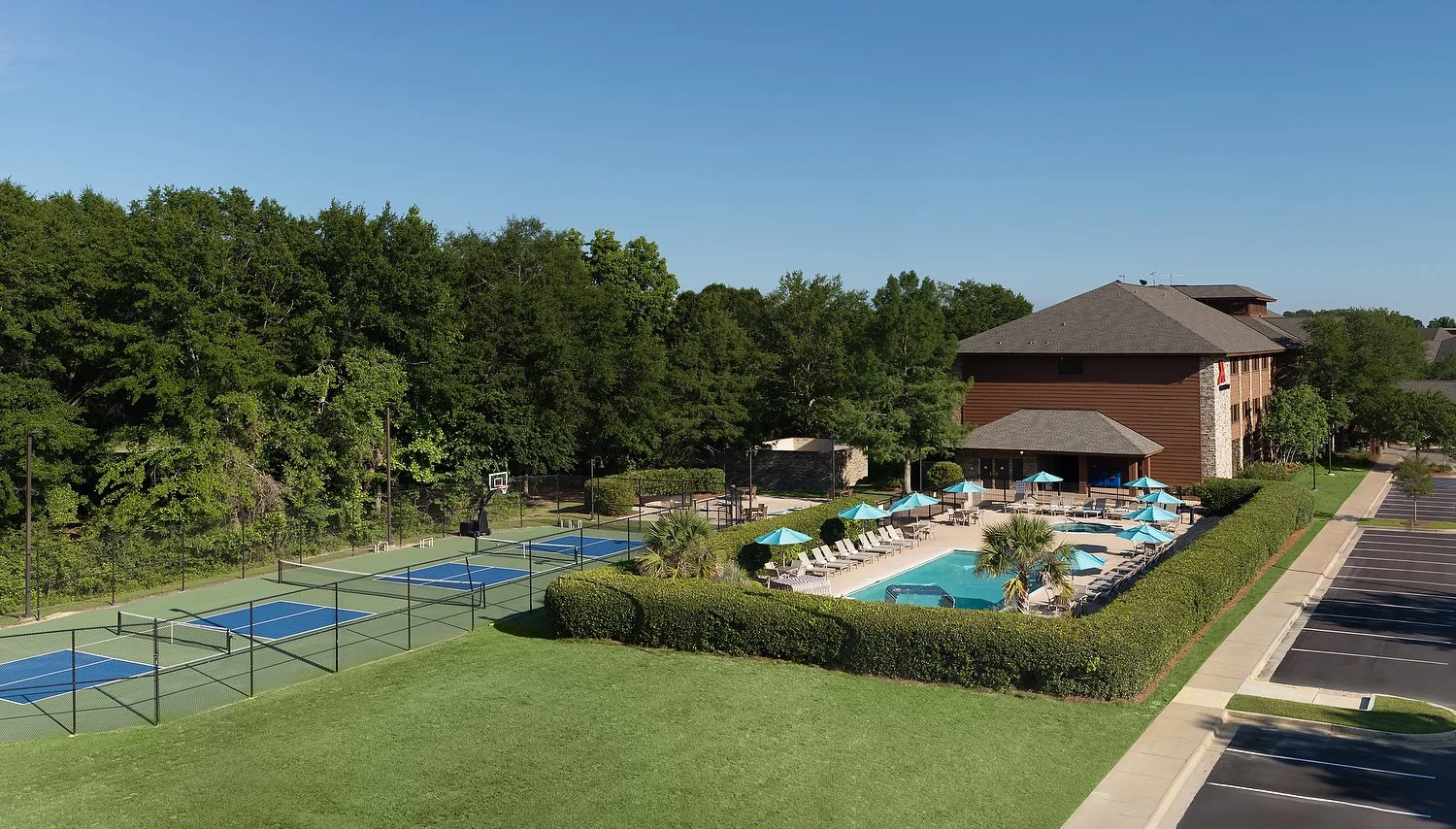 MH_MGMMM_drone_pool_area_1.JPG