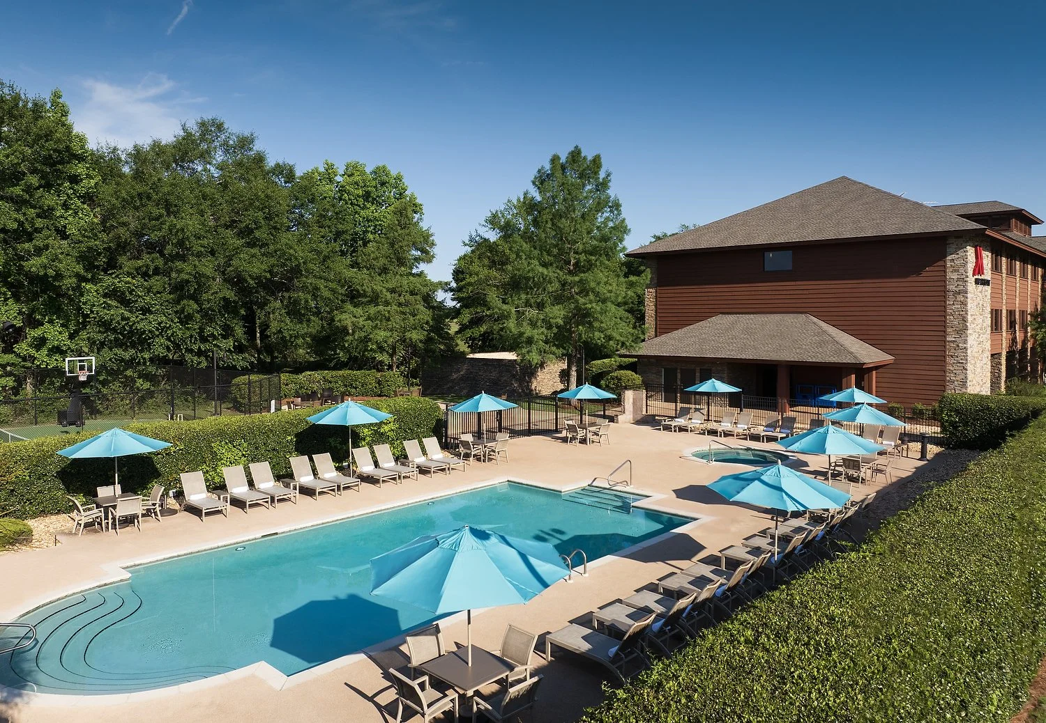 MH_MGMMM_drone_pool_area.JPG