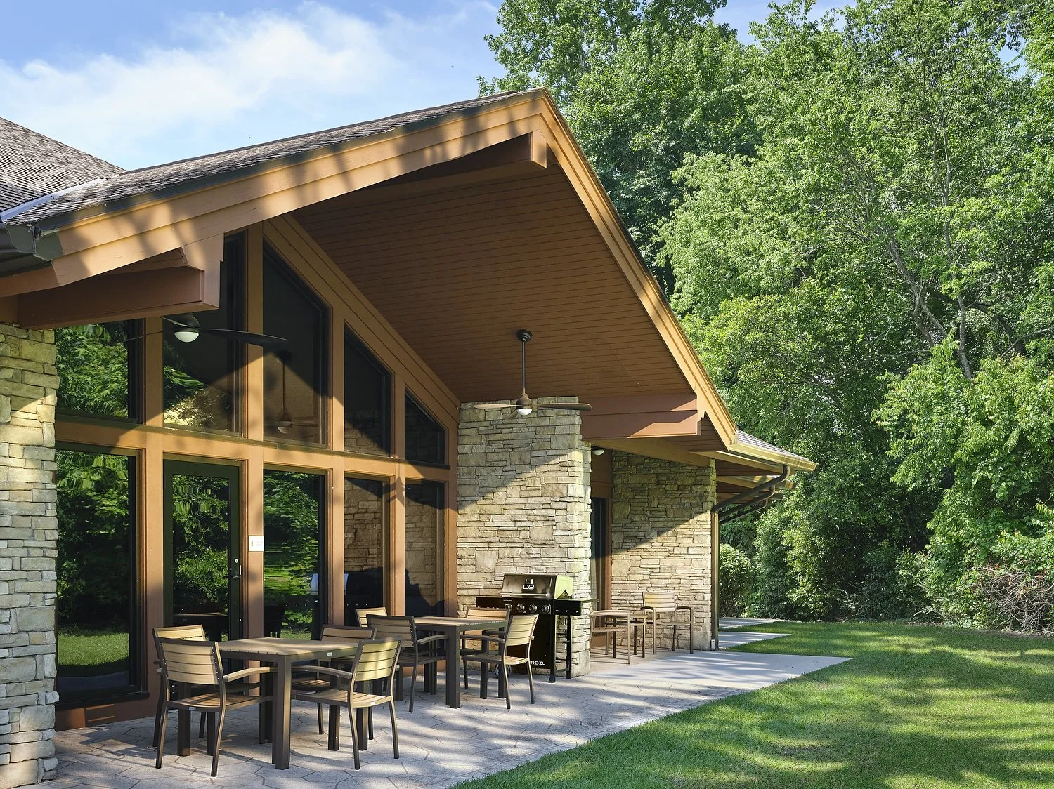 MH_MGMMM_Red_Oak_patio.JPG