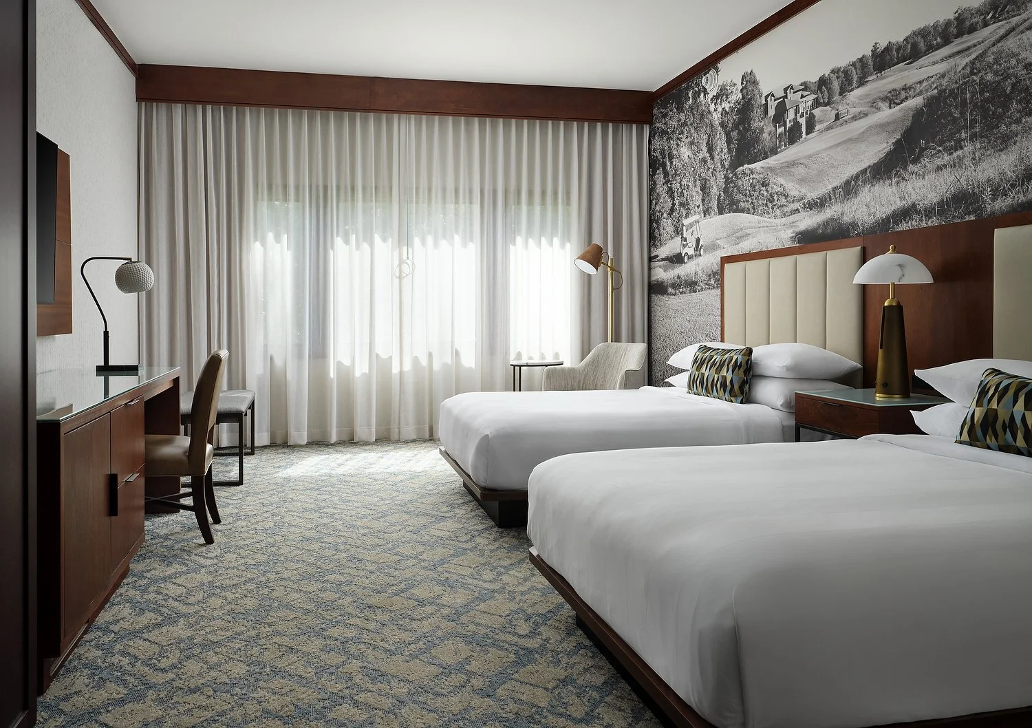 MH_MGMMM_rm216_ada_queen_guestroom_sheers.JPG