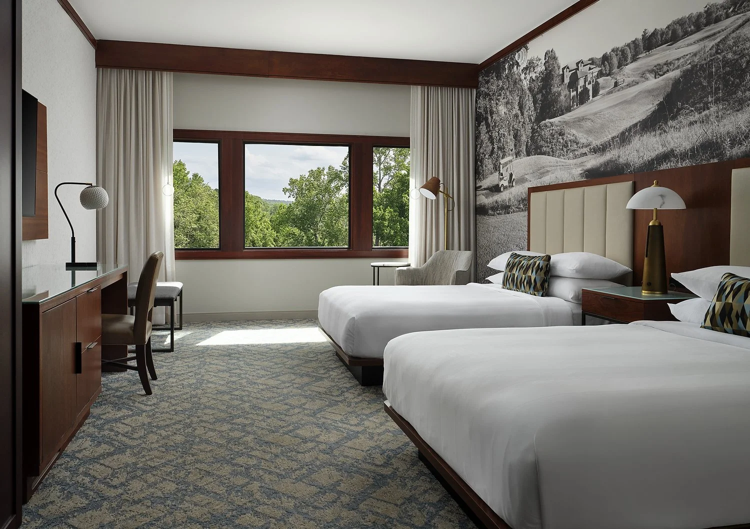 MH_MGMMM_rm216_ada_queen_guestroom.JPG