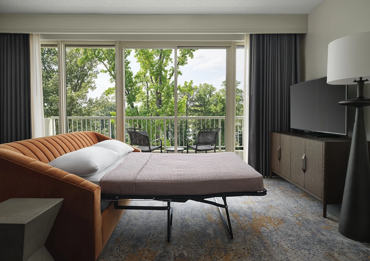 MH_CSGAB_4thfloor_exec_suite_sofabed.JPG