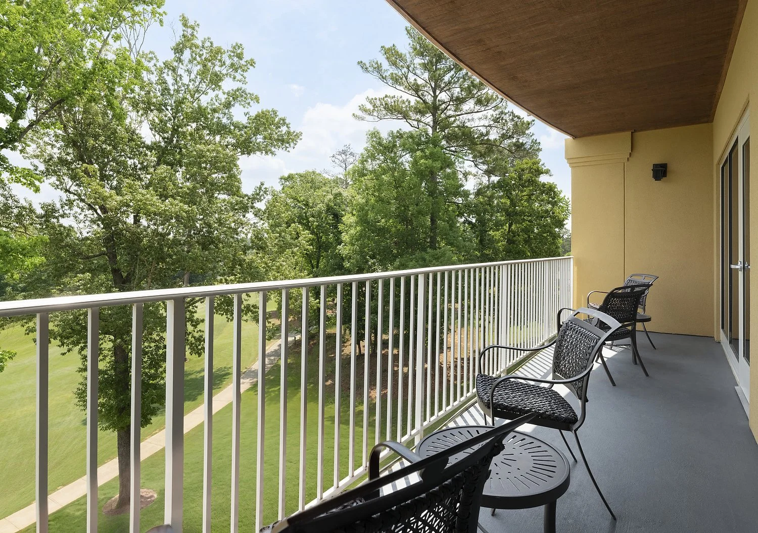 MH_CSGAB_rm302_executive_deluxe_suite_balcony.JPG