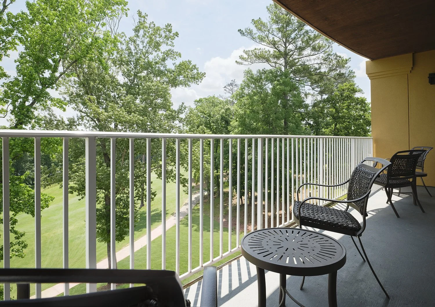 MH_CSGAB_rm302_executive_deluxe_suite_balconyA.JPG