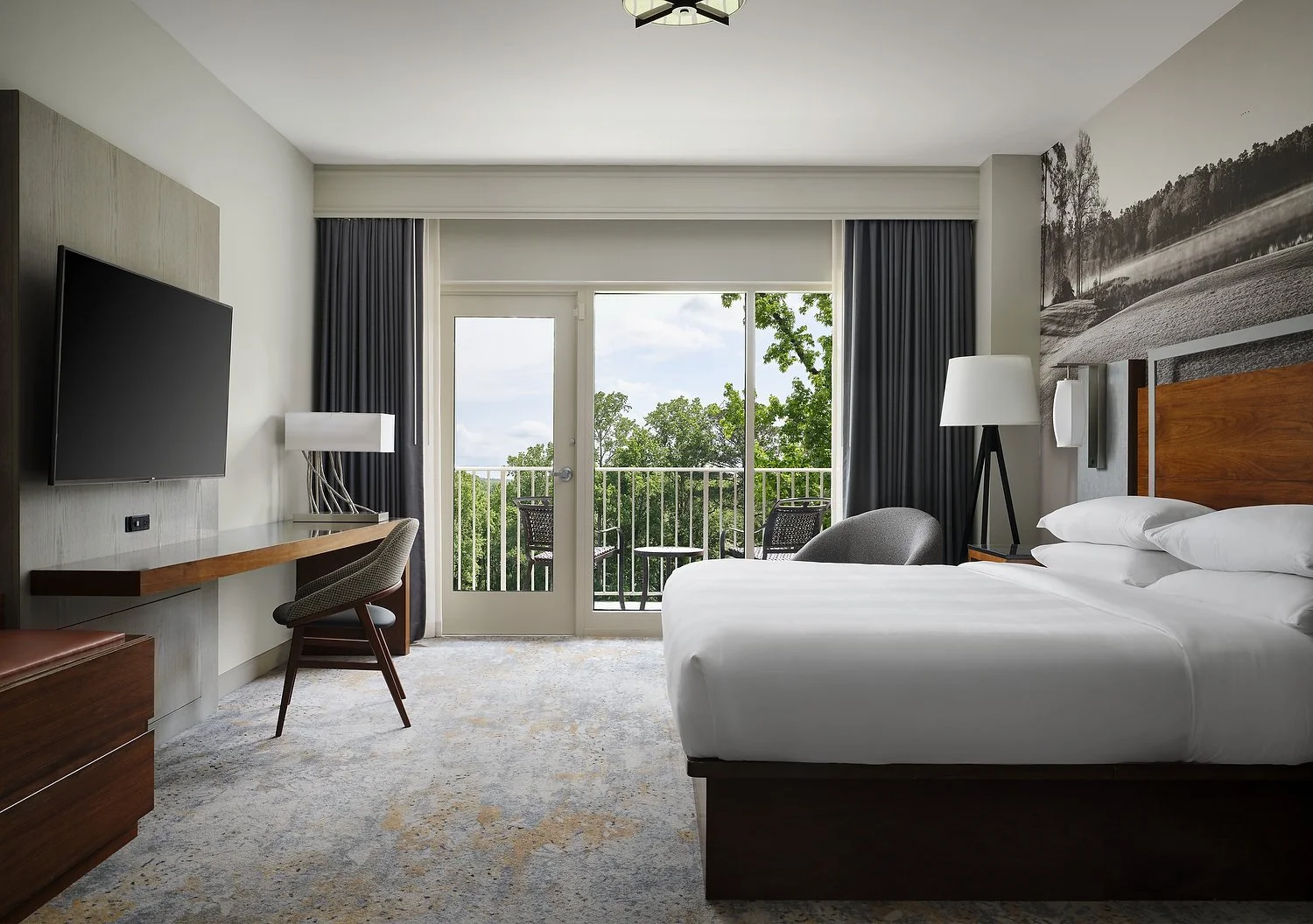 MH_CSGAB_rm302_executive_deluxe_suite_bedroom.JPG