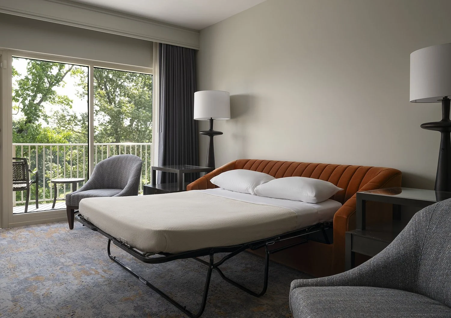 MH_CSGAB_rm302_executive_deluxe_suite_sofabed.JPG