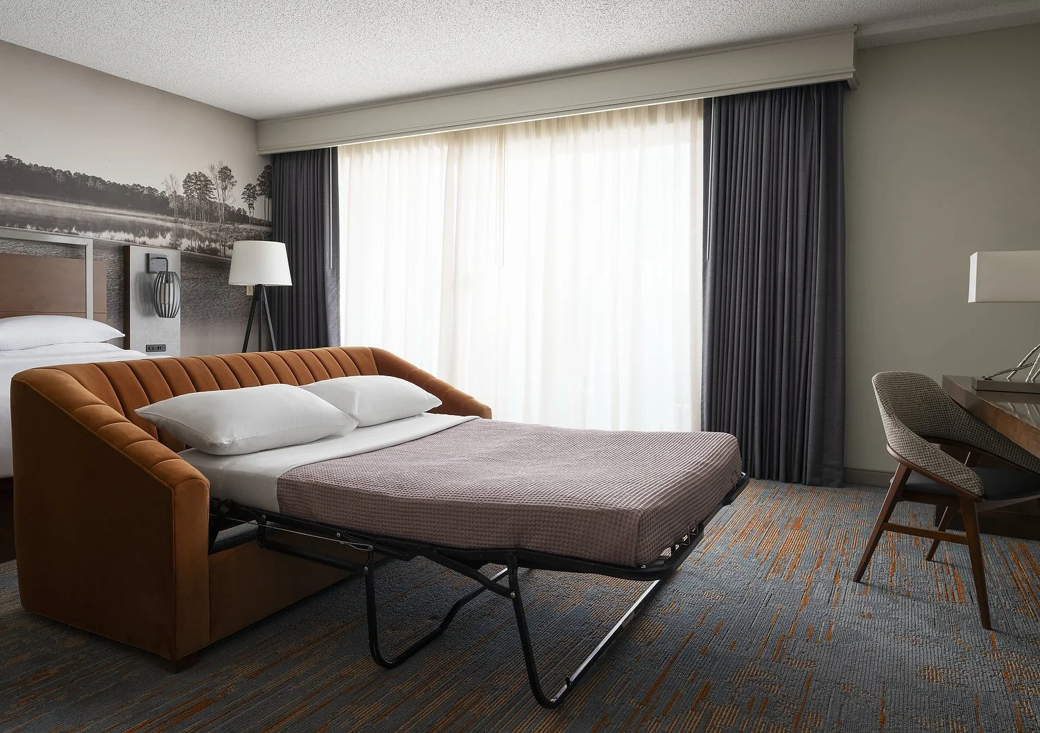 MH_CSGAB_rm344_junior_suite_sofabed.JPG