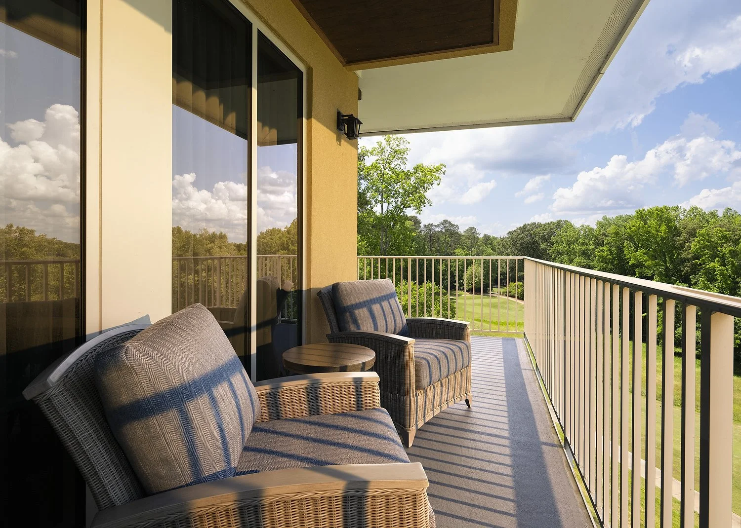 MH_CSGAB_rm400_presidential_suite_bedroom_balcony.JPG