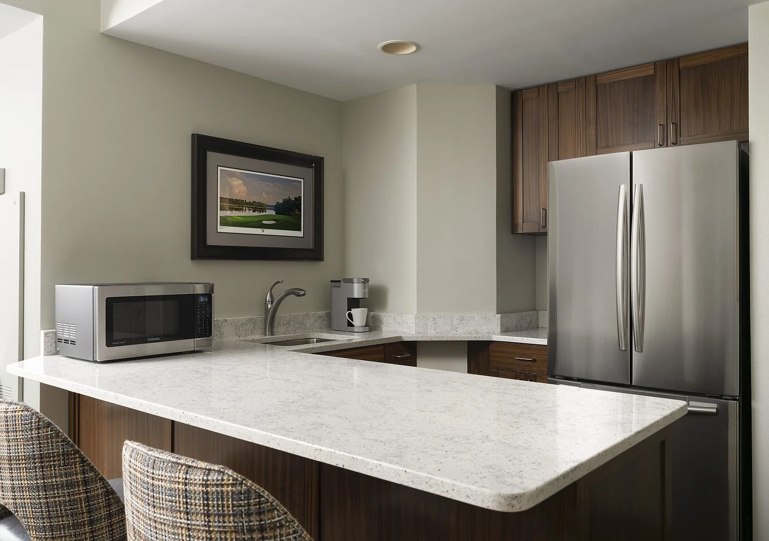 MH_CSGAB_rm449_studio_suite_2qn_kitchen.JPG