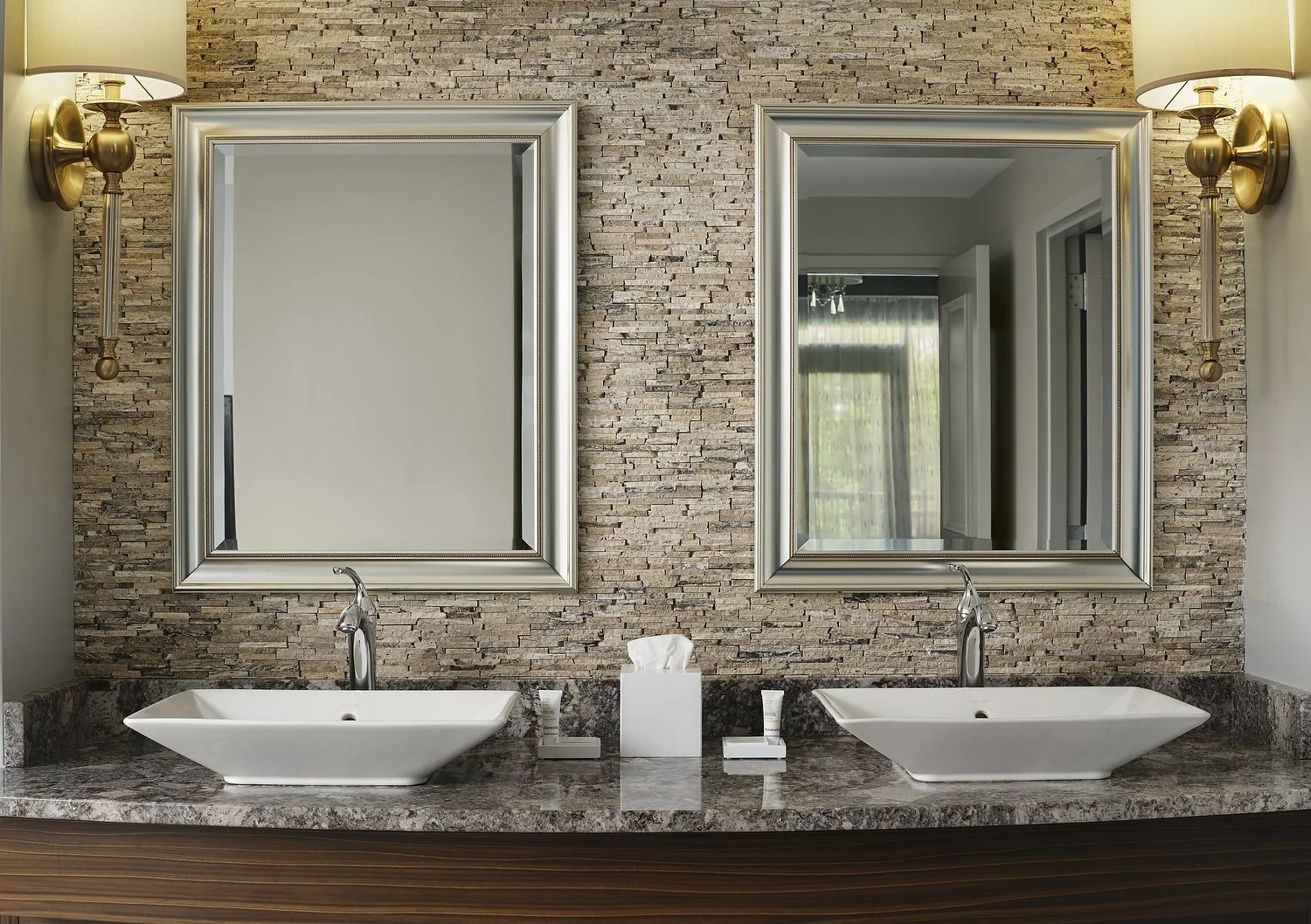MH_CSGAB_rm457_governors_suite_bath.JPG