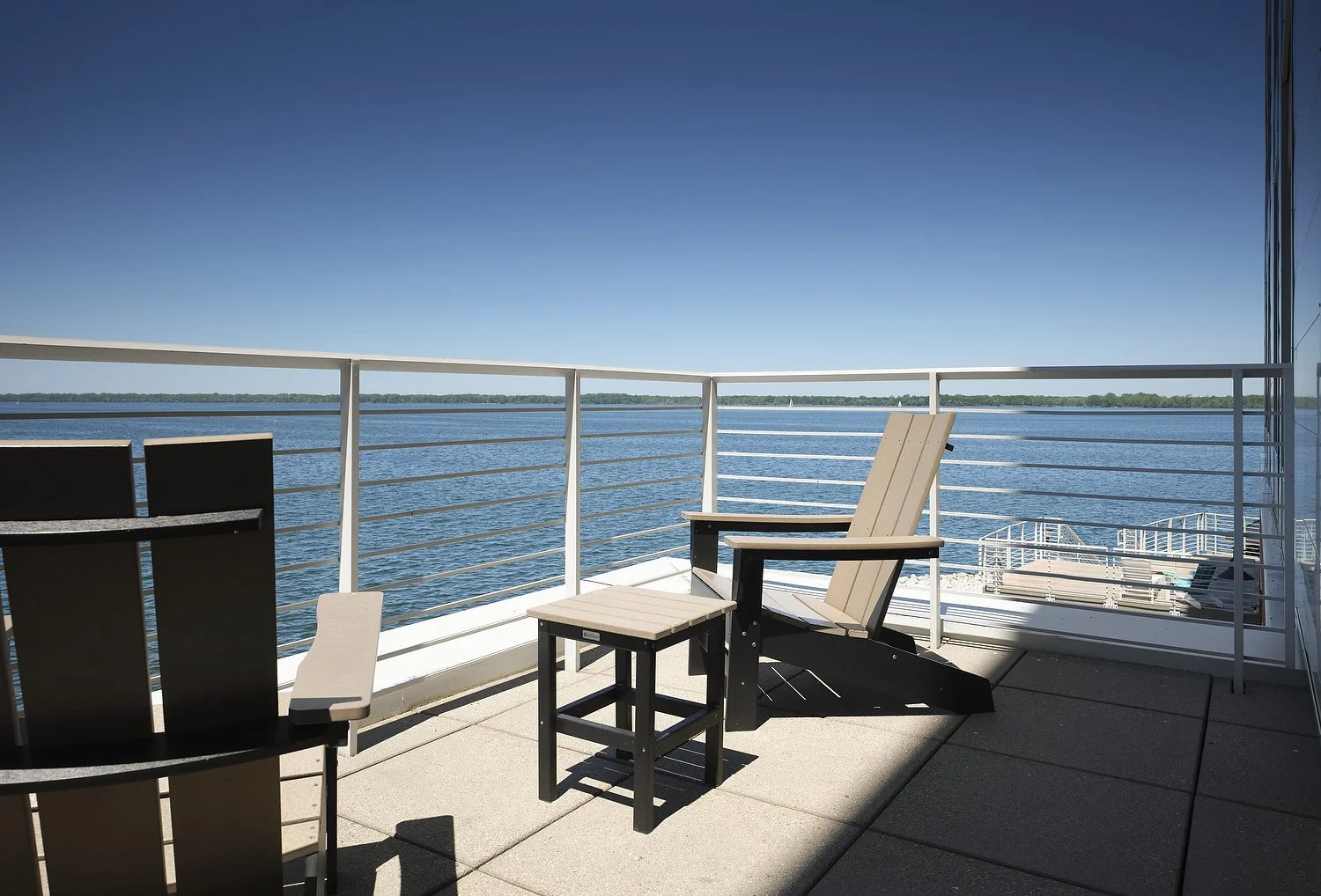CY_ERIDT_rm225_vbbr_balcony.JPG