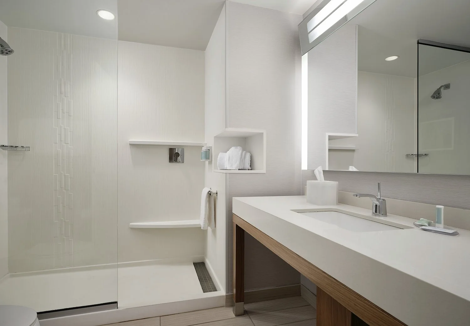 CY_ERIDT_rm226_bath_DCYV.JPG