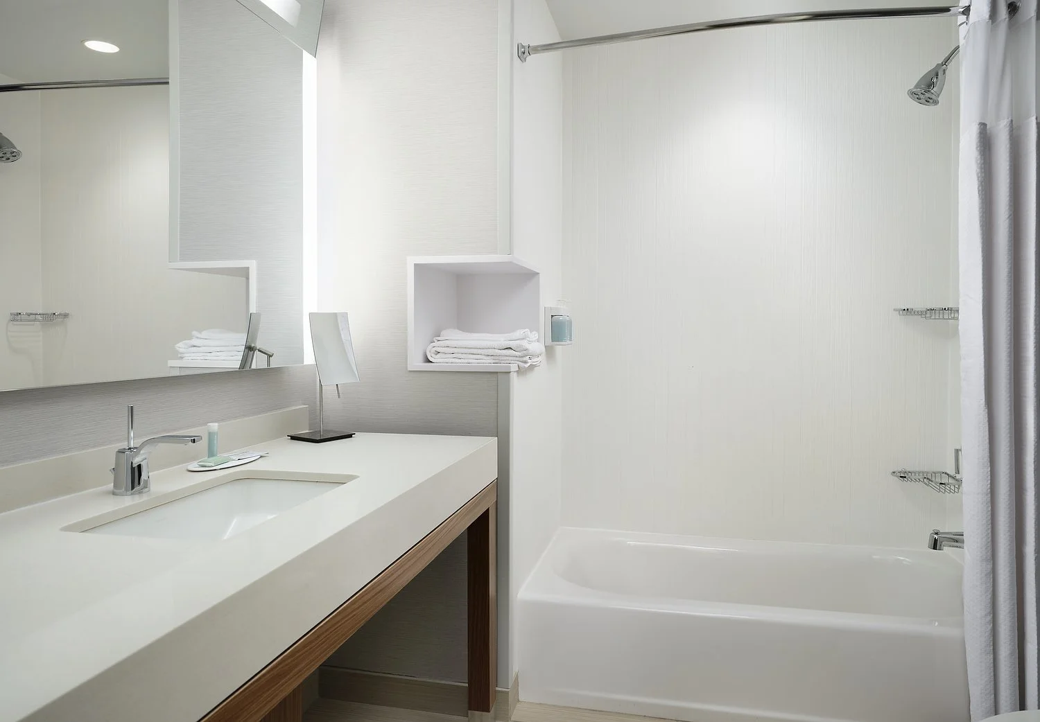 CY_ERIDT_rm533_Bathroom.JPG