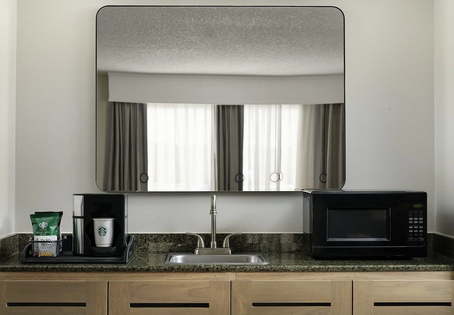 SH_BURAH_RM204_wet_bar.JPG