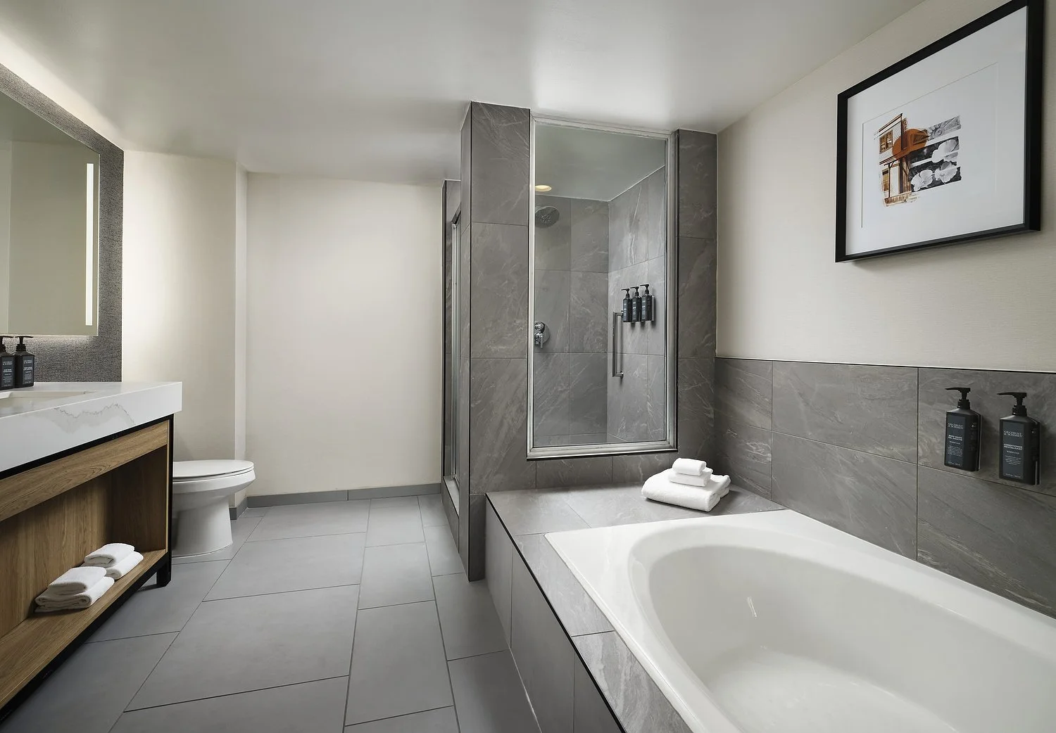 SH_BURAH_RM322_studio_suite_bathroom.JPG