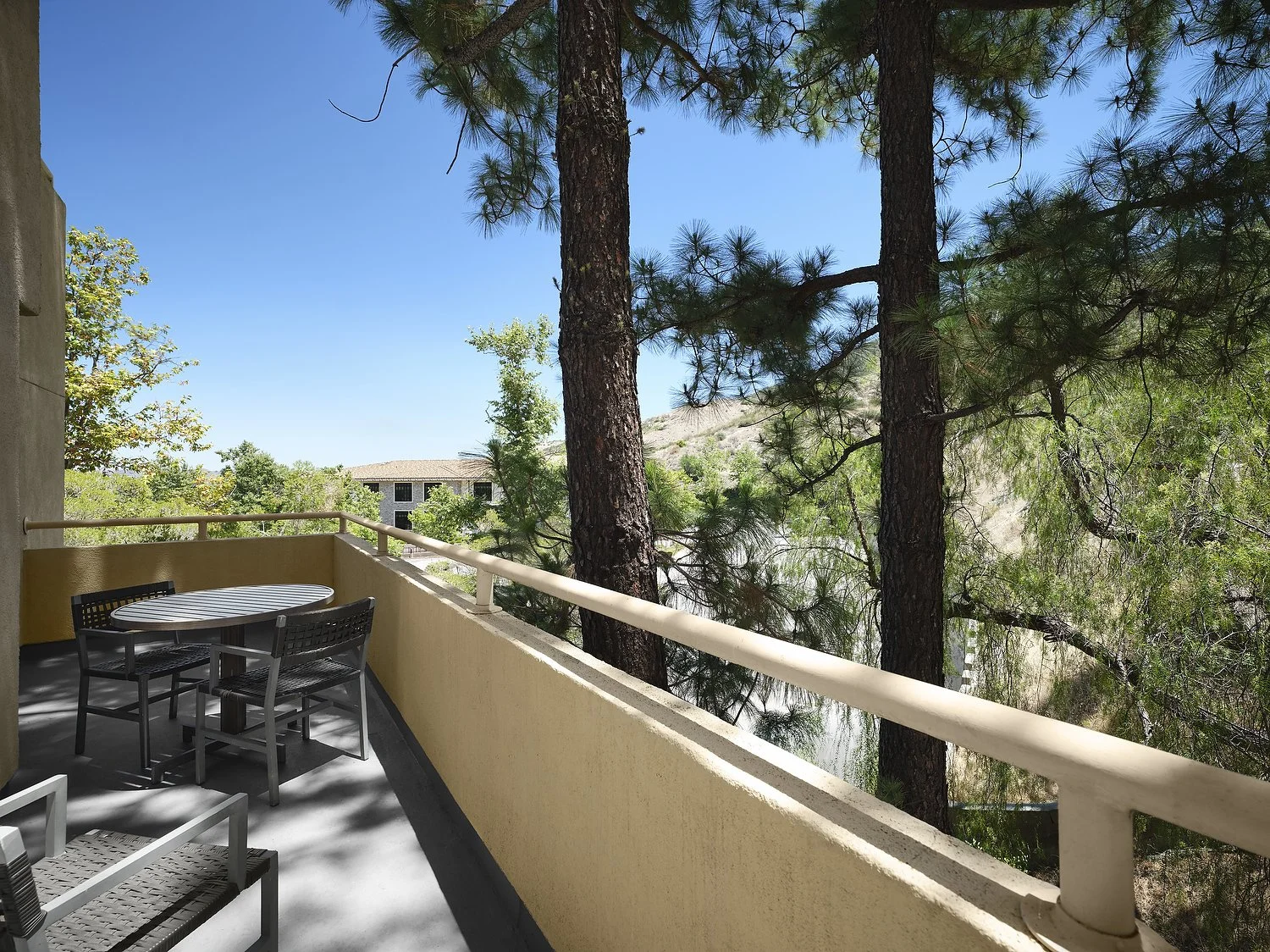 SH_BURAH_RM332_balcony.JPG