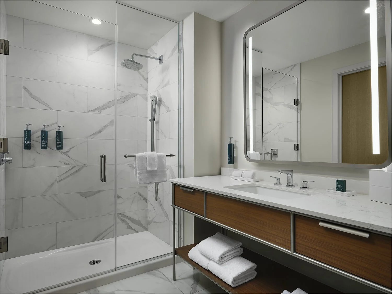 Arcadia Hillton room 305 2 queen bath.JPG